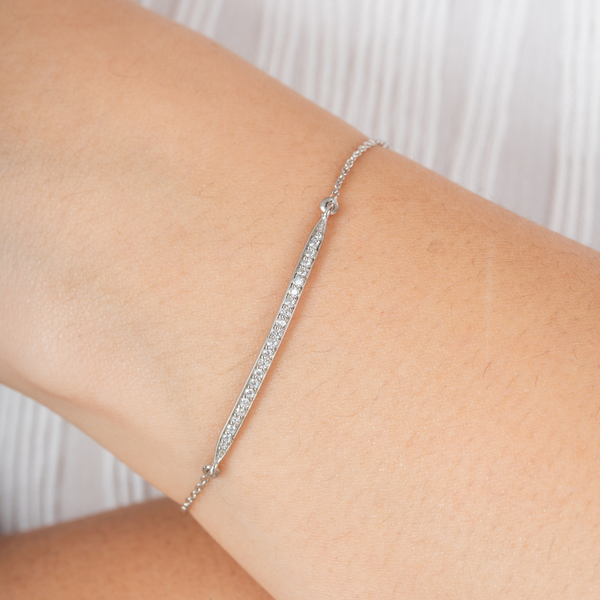 Sleek Radiance Bar Bracelet
