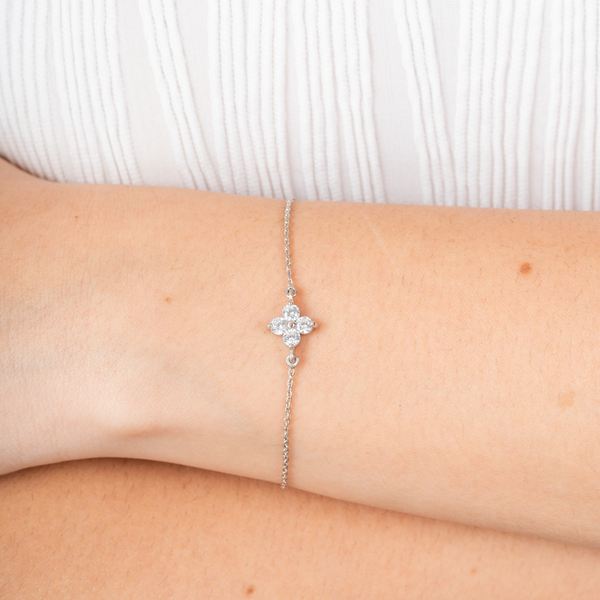 Pure Bloom Solitaire Clover Bracelet