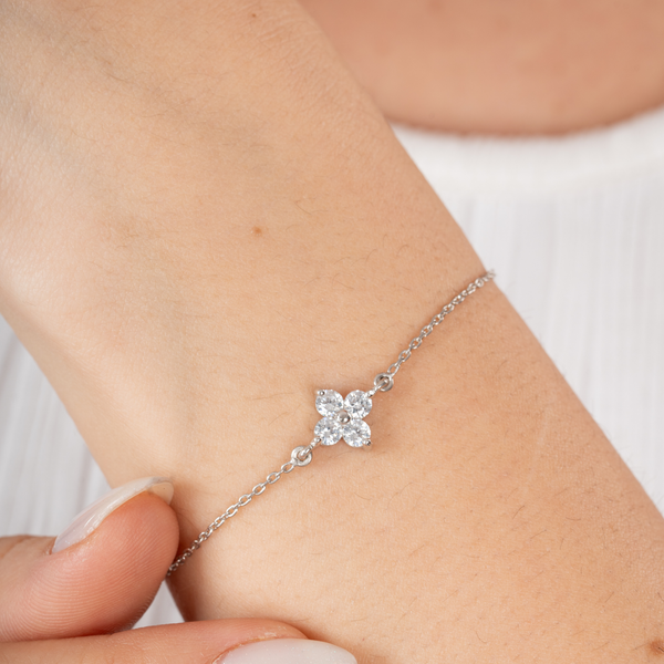 Pure Bloom Solitaire Clover Bracelet