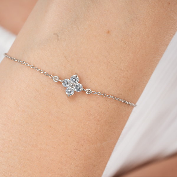 Pure Bloom Solitaire Clover Bracelet