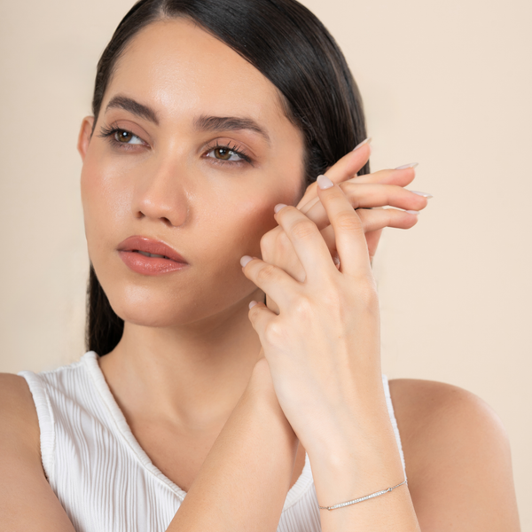 Sleek Radiance Bar Bracelet