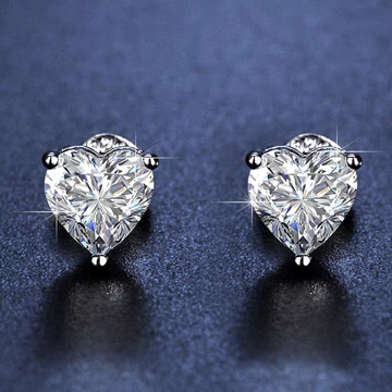 Heartlit Diamond-Glow Studs